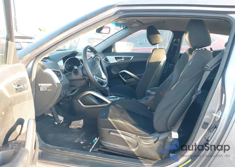 2016 Hyundai Veloster z USA, uszkodzony, nr VIN KMHTC6AD4GU293442